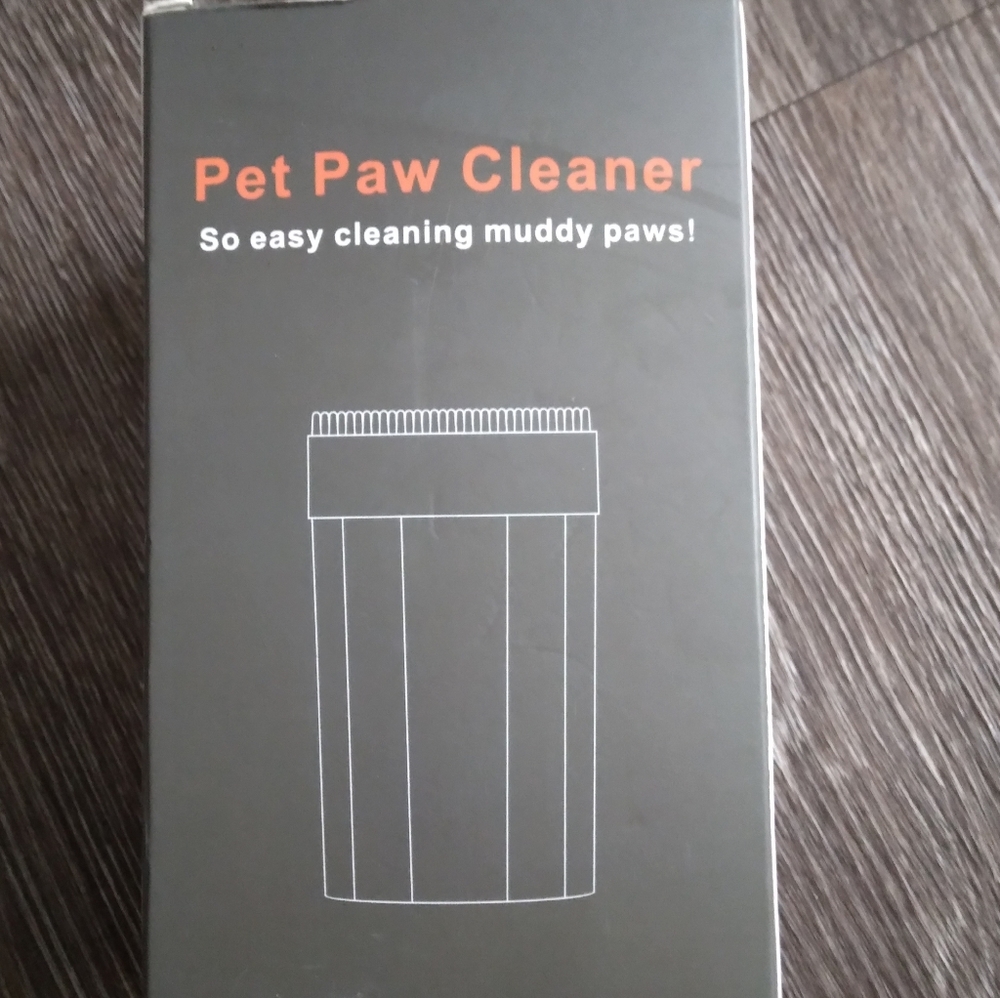 Pet paw cleaner